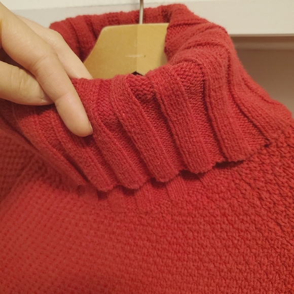 Patagonia turtleneck long sleeves sweater. Knit. Ribbed on neck. Red. Size L. - Picture 3 of 11